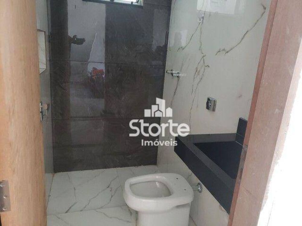 Casa, 4 quartos, 210 m² - Foto 1