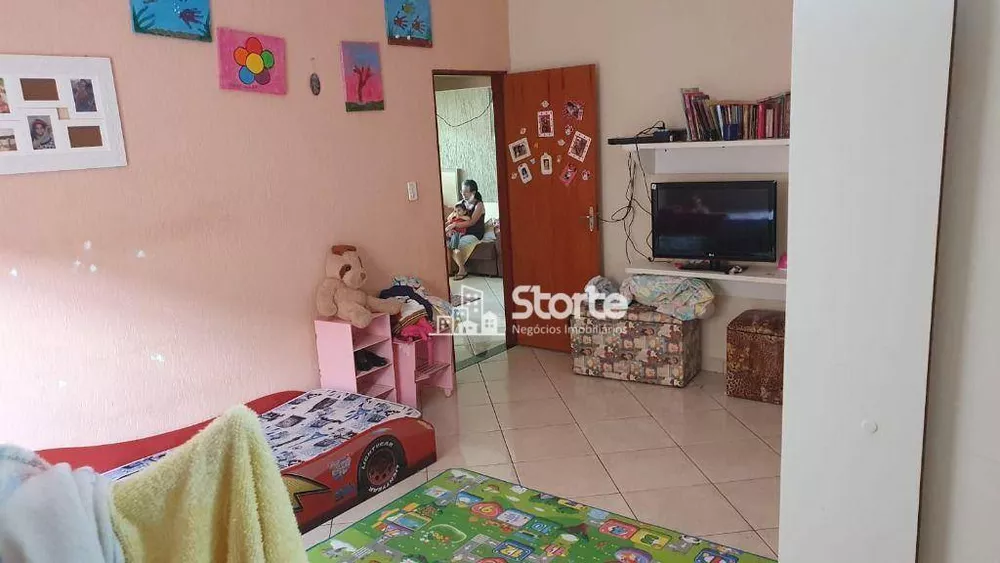 Casa à venda com 3 quartos, 200m² - Foto 3