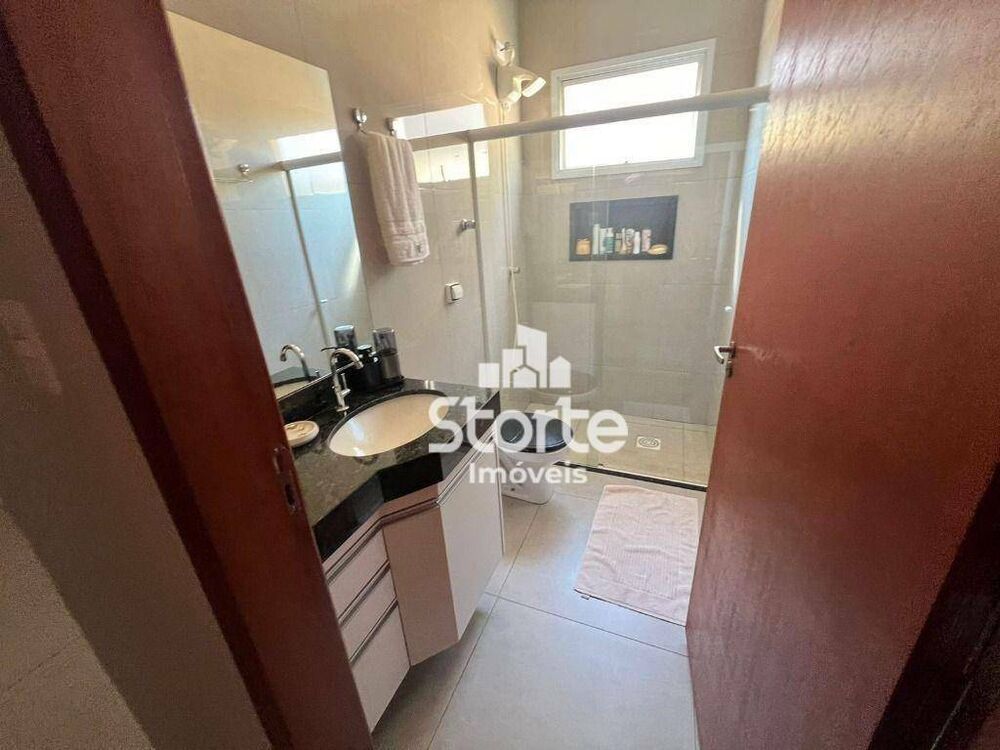 Casa, 2 quartos, 250 m² - Foto 1