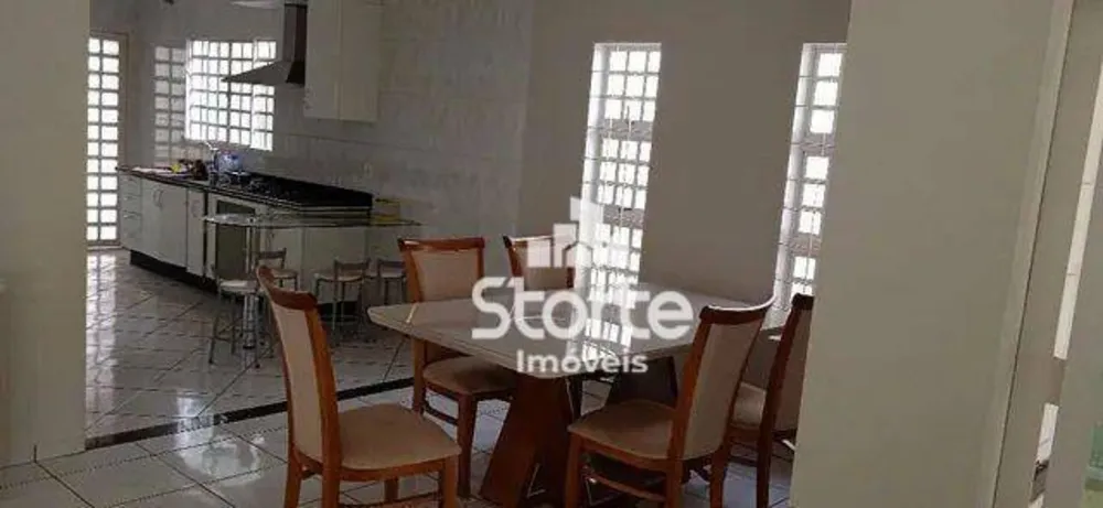 Casa, 3 quartos, 169 m² - Foto 1