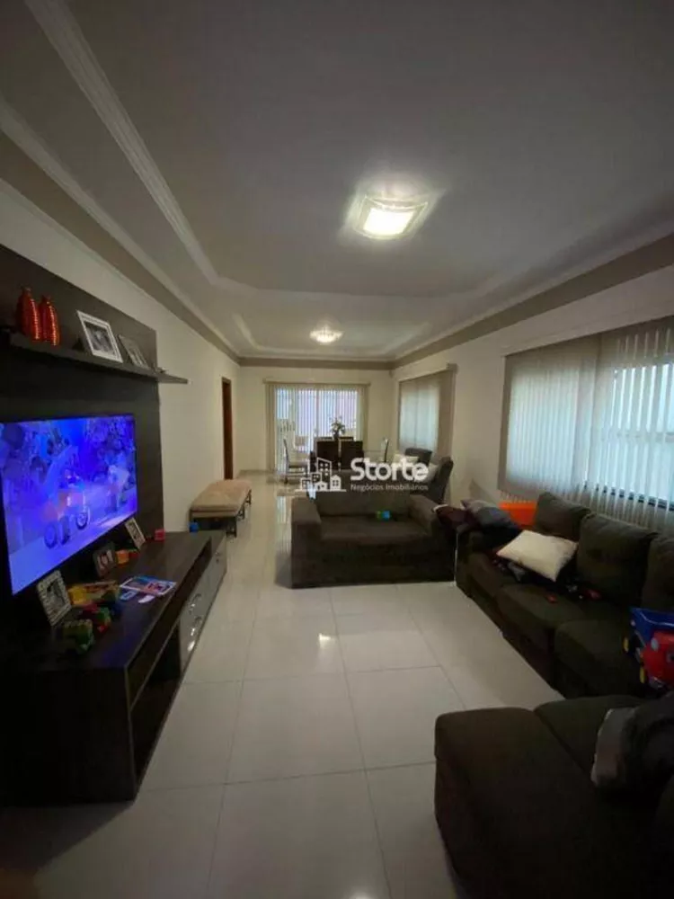 Casa, 3 quartos, 200 m² - Foto 1