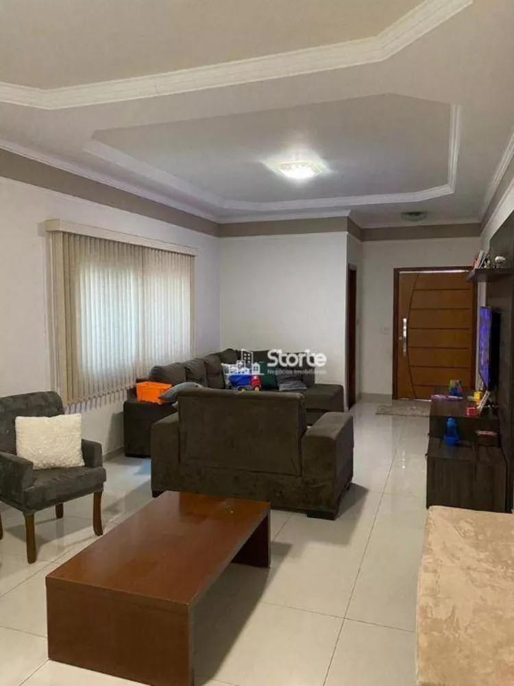 Casa, 3 quartos, 200 m² - Foto 3