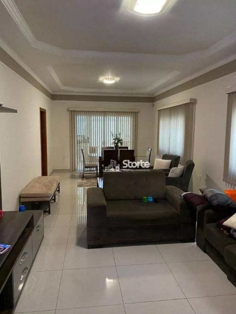 Casa, 3 quartos, 200 m² - Foto 2