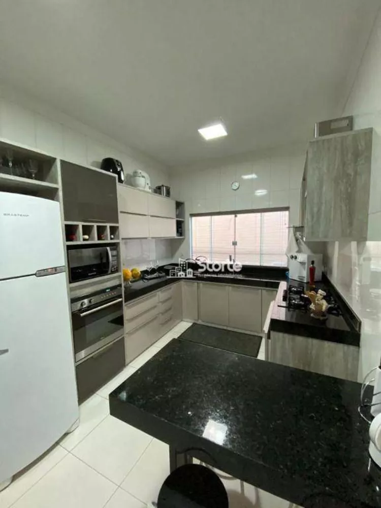 Casa, 3 quartos, 200 m² - Foto 6