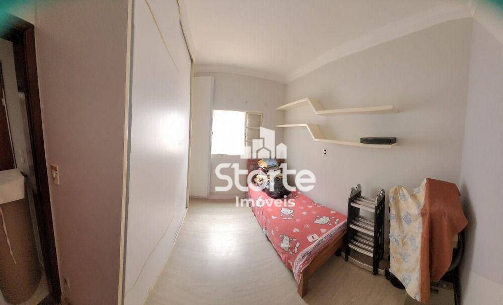 Casa, 5 quartos, 230 m² - Foto 2