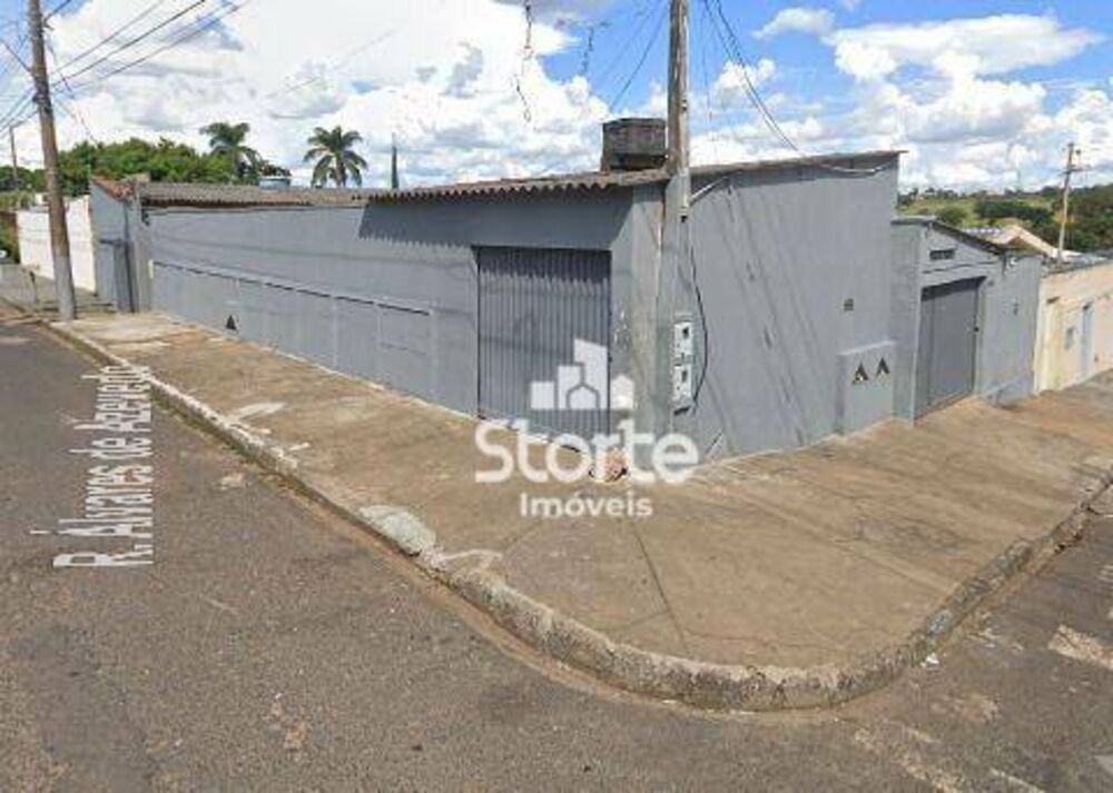 Casa, 6 quartos, 245 m² - Foto 1