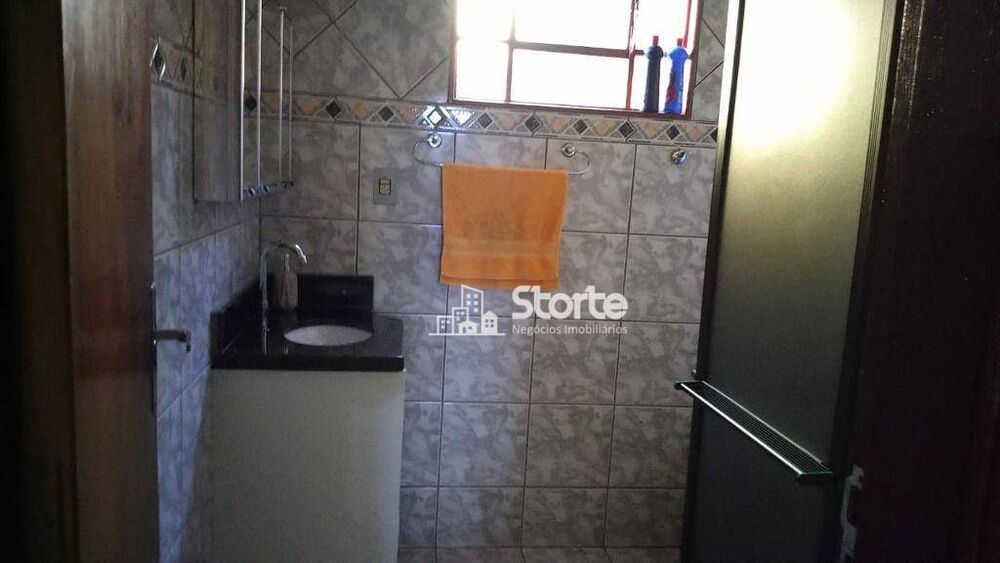 Casa, 3 quartos, 227 m² - Foto 1