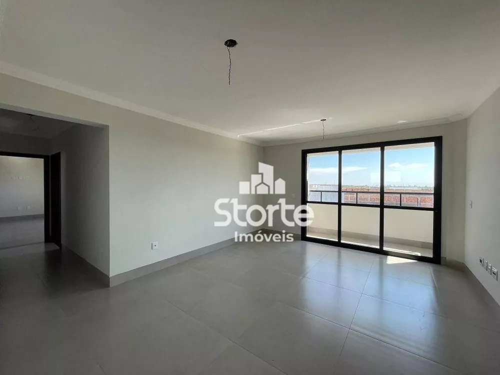 Apartamento à venda com 2 quartos, 115m² - Foto 2