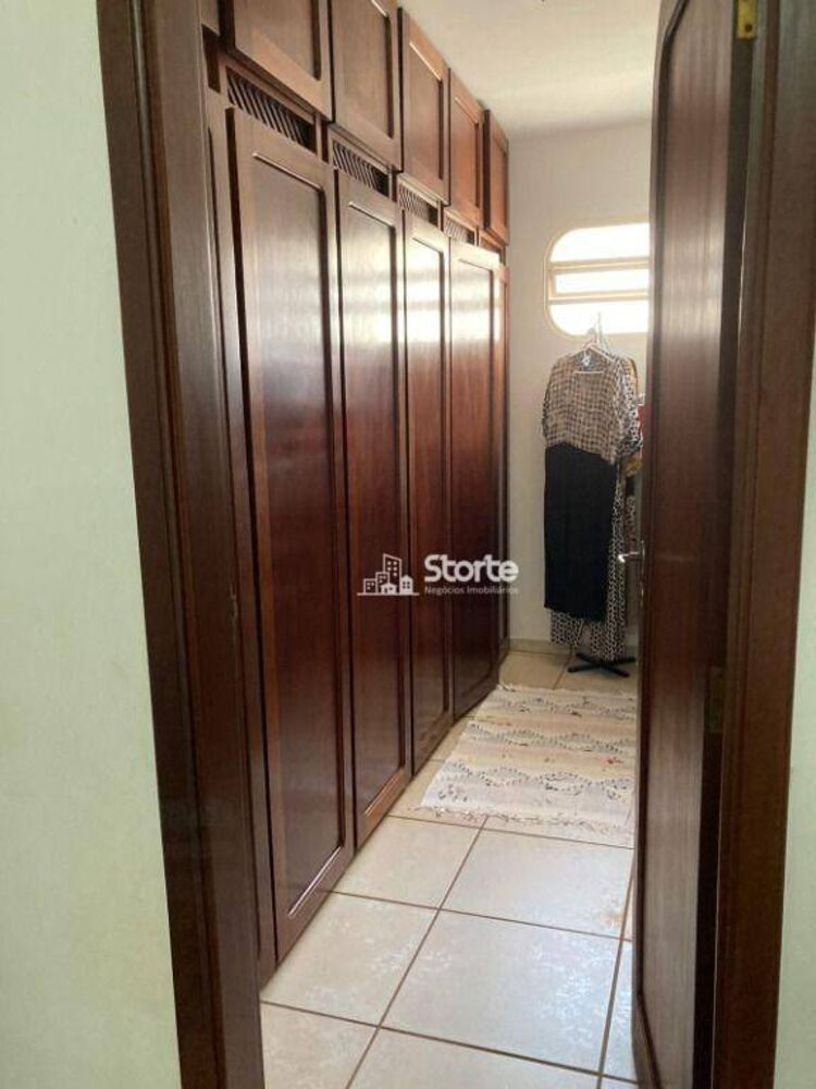 Casa, 5 quartos, 323 m² - Foto 3