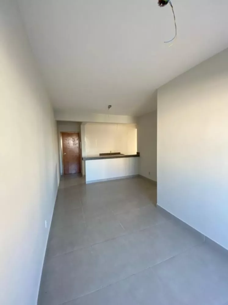 Apartamento à venda com 2 quartos, 70m² - Foto 2