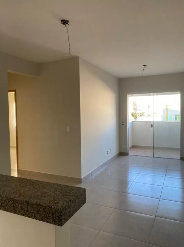 Apartamento à venda com 2 quartos, 70m² - Foto 3