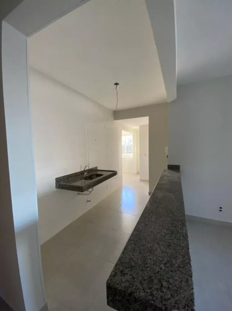 Apartamento à venda com 2 quartos, 70m² - Foto 4