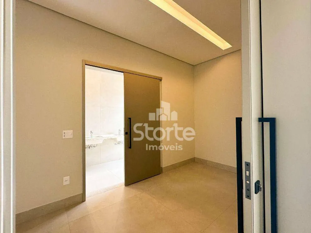 Casa, 4 quartos, 223 m² - Foto 1