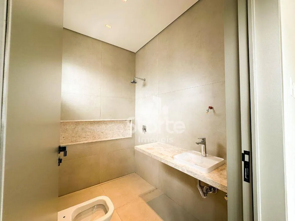 Casa, 4 quartos, 223 m² - Foto 2