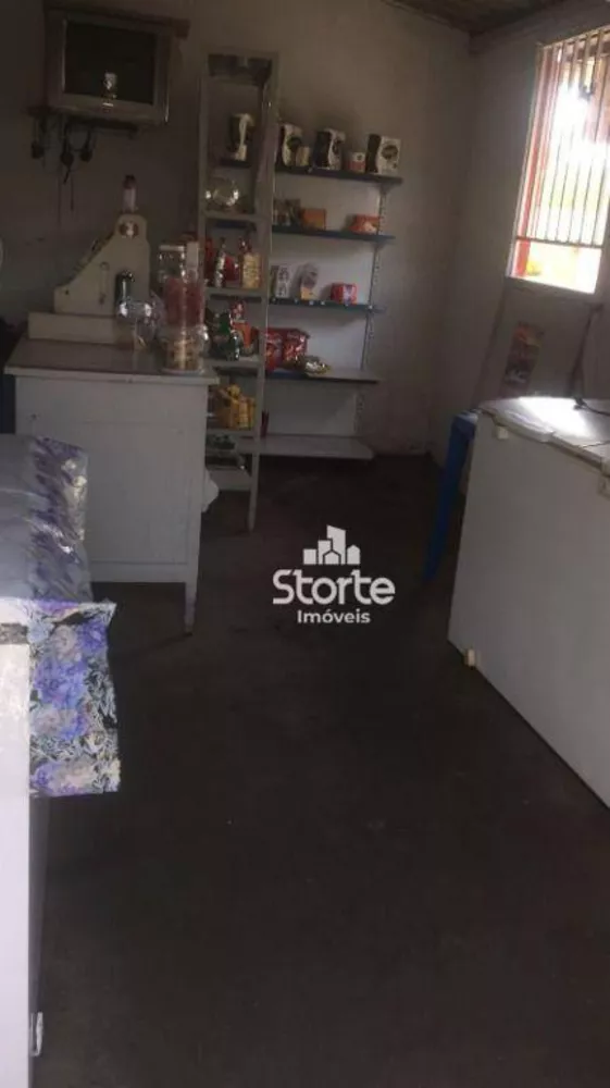 Casa à venda com 3 quartos, 200m² - Foto 2