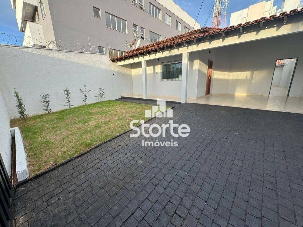 Casa, 3 quartos, 220 m² - Foto 2