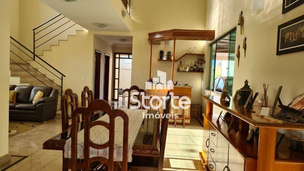 Casa, 3 quartos, 290 m² - Foto 2