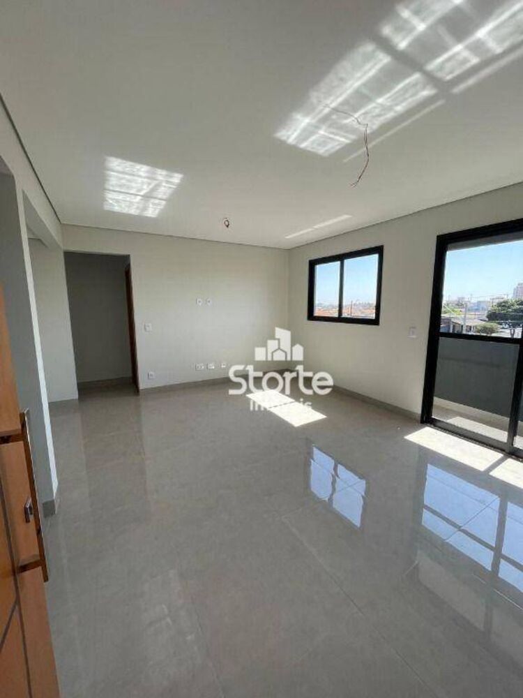 Apartamento à venda com 3 quartos, 80m² - Foto 2