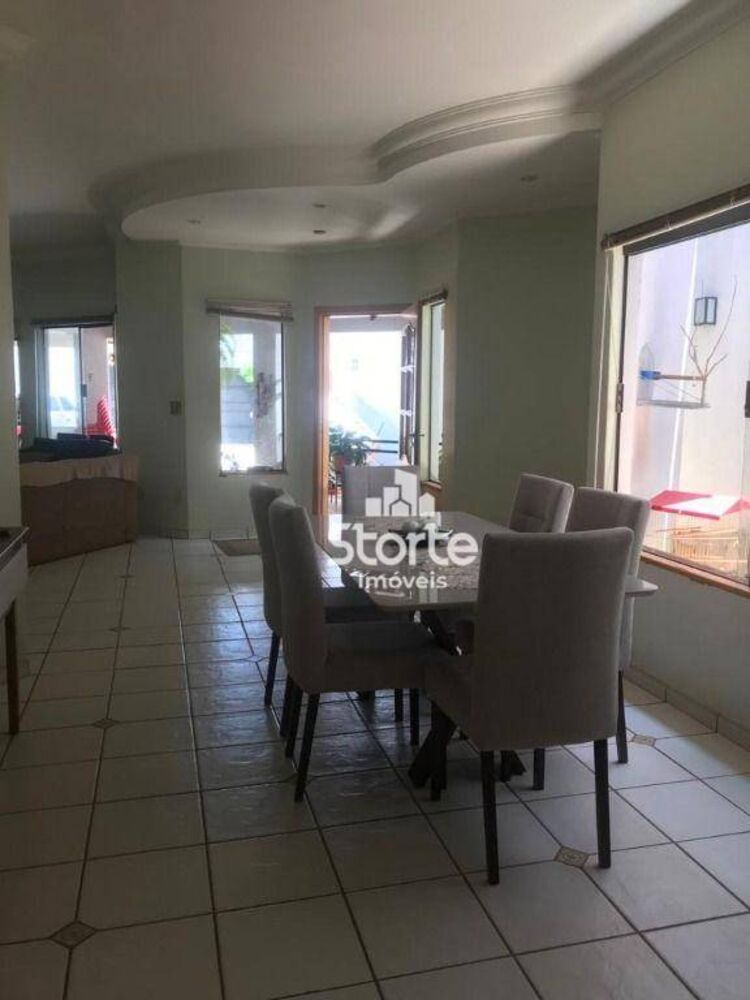 Casa, 4 quartos, 250 m² - Foto 2