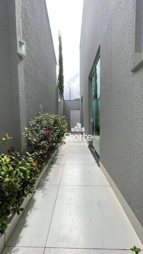 Casa à venda com 4 quartos, 360m² - Foto 4