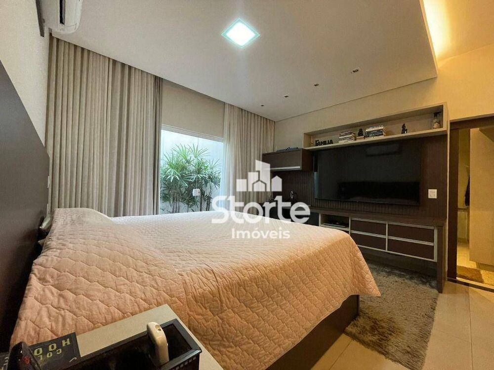 Casa, 3 quartos, 210 m² - Foto 1