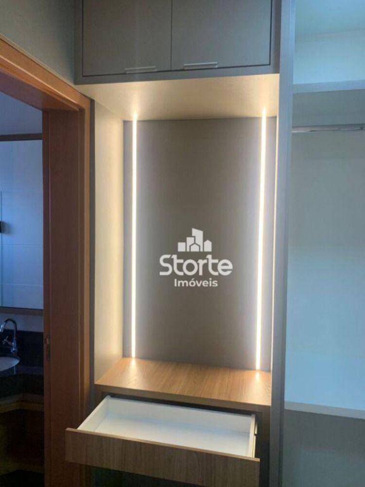 Apartamento à venda com 2 quartos, 64m² - Foto 4
