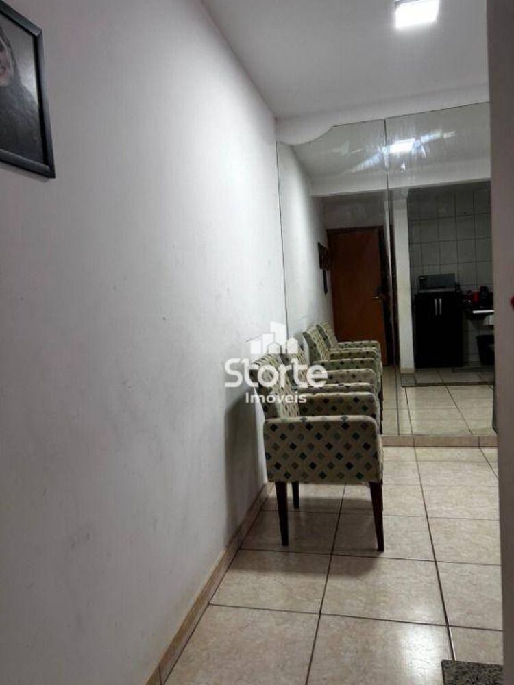 Apartamento à venda com 2 quartos, 75m² - Foto 4