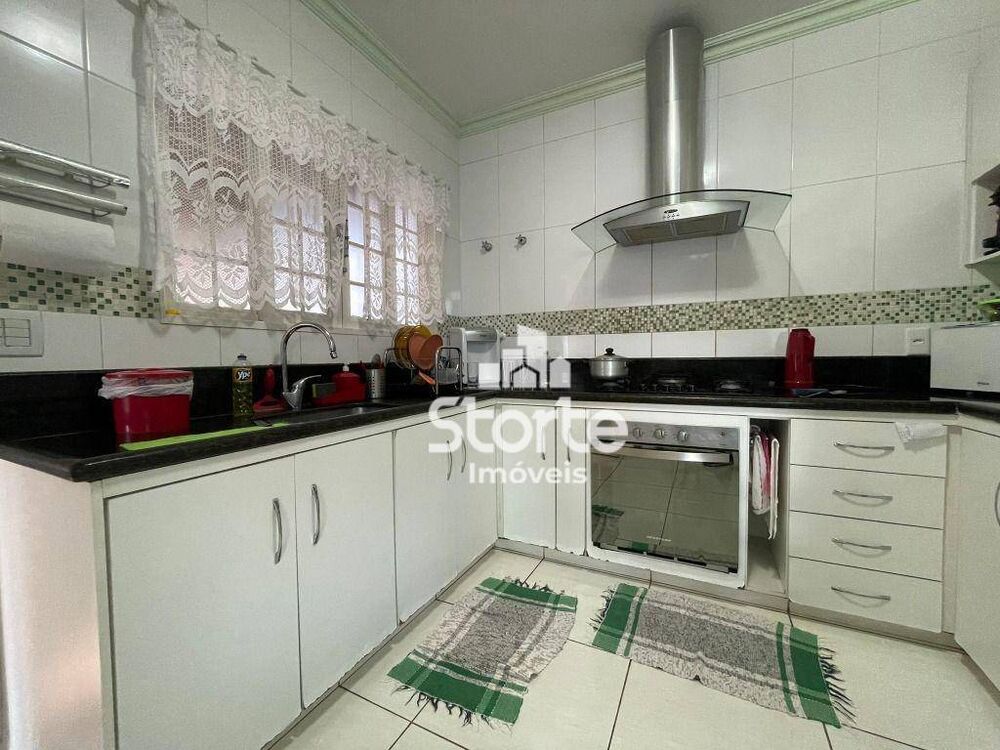 Casa, 3 quartos, 273 m² - Foto 2