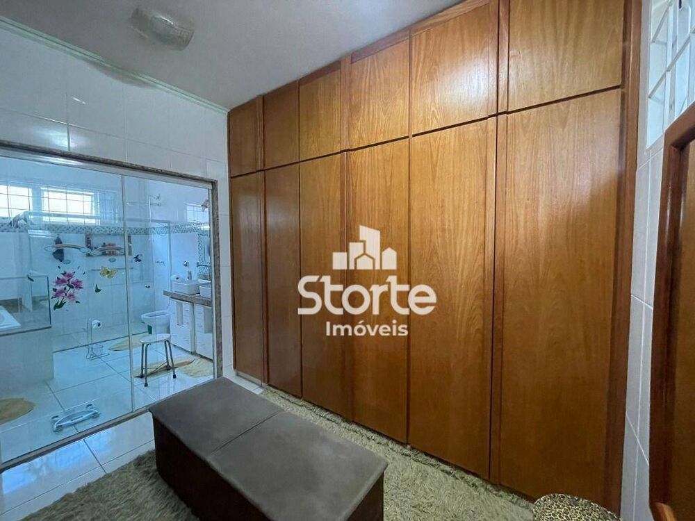 Casa, 3 quartos, 273 m² - Foto 1