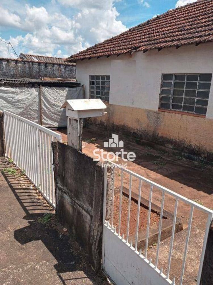 Casa à venda com 2 quartos, 360M2 - Foto 1
