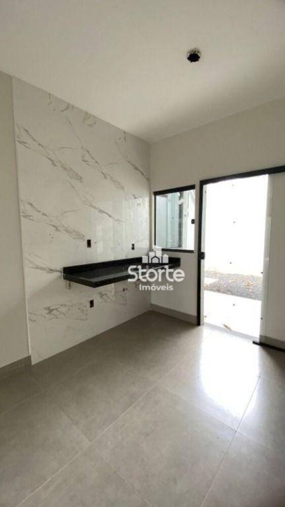 Casa à venda com 2 quartos, 65m² - Foto 1