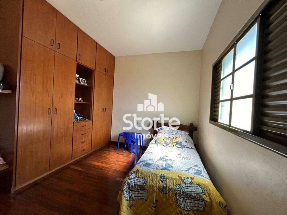 Casa, 3 quartos, 310 m² - Foto 2