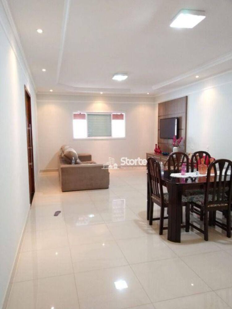 Casa, 3 quartos, 230 m² - Foto 2
