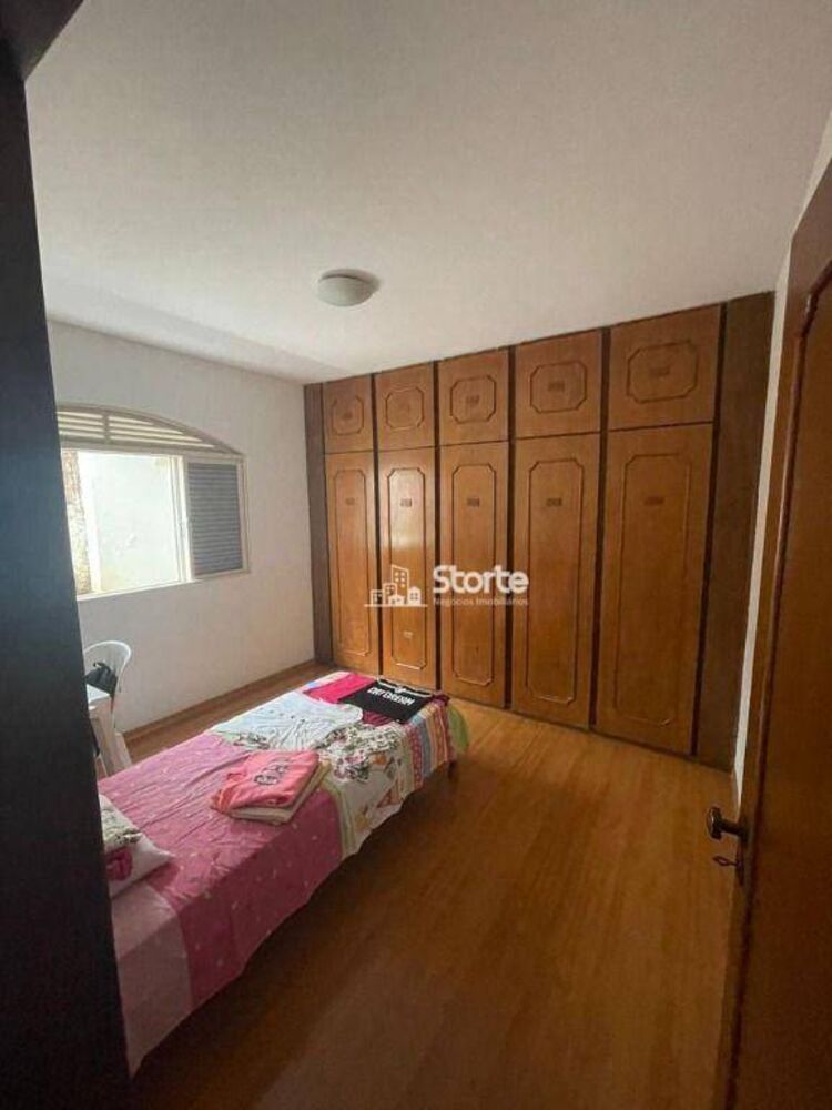 Casa, 5 quartos, 305 m² - Foto 4