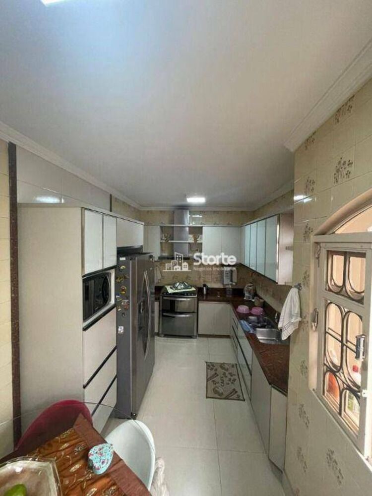 Casa, 5 quartos, 305 m² - Foto 1