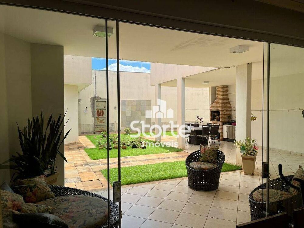 Casa, 3 quartos, 190 m² - Foto 1
