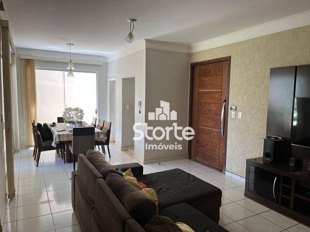 Casa, 3 quartos, 190 m² - Foto 2