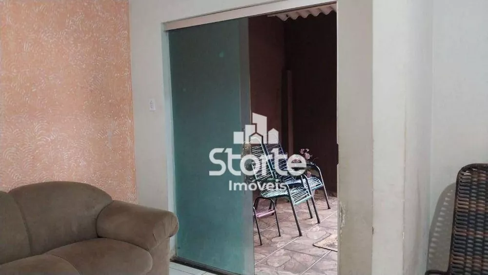 Casa à venda com 5 quartos, 186m² - Foto 3