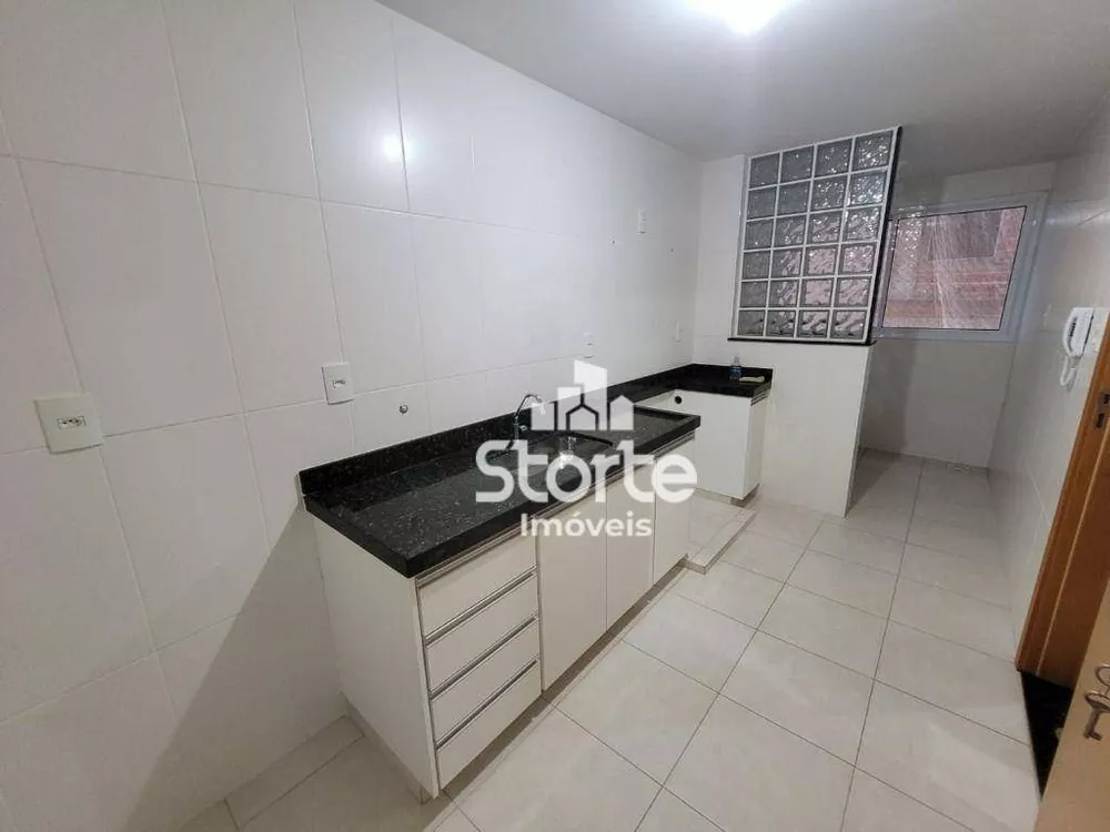 Apartamento à venda com 2 quartos, 77m² - Foto 2