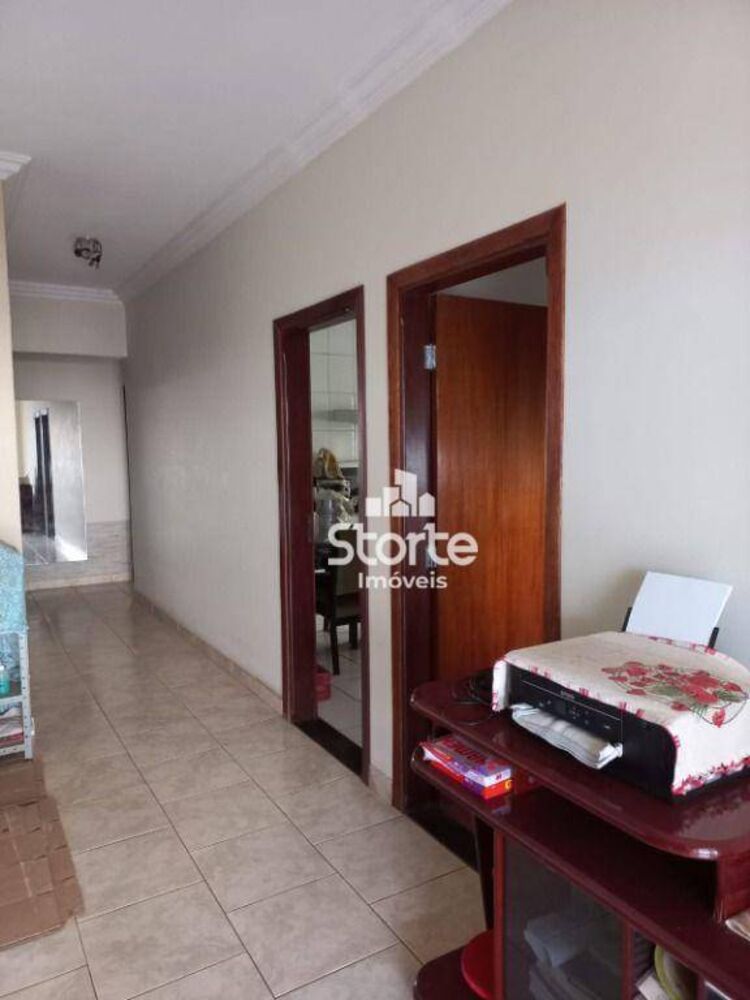 Casa, 5 quartos, 233 m² - Foto 1