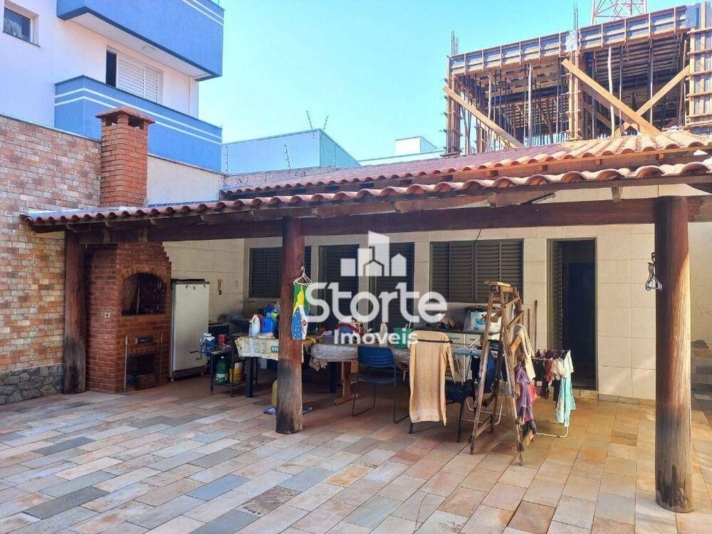 Casa, 5 quartos, 233 m² - Foto 3
