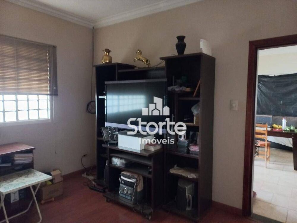 Casa, 5 quartos, 233 m² - Foto 2