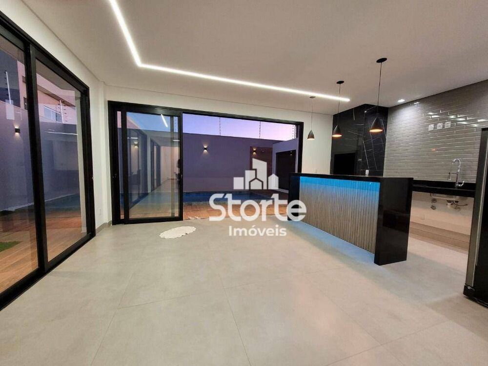 Casa, 3 quartos, 218 m² - Foto 2