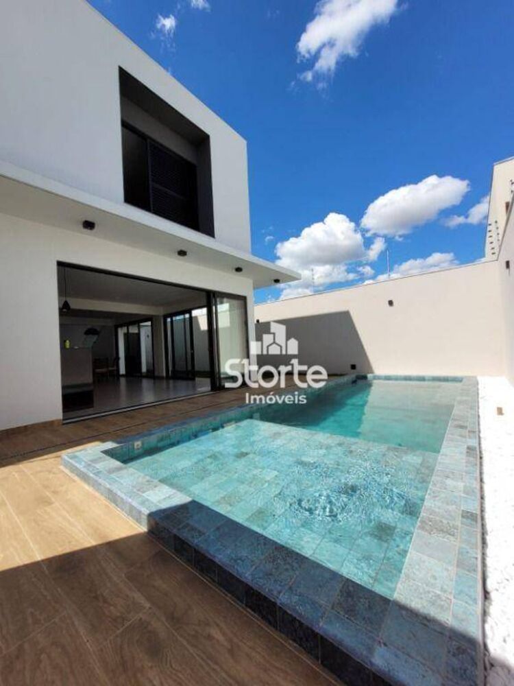 Casa, 3 quartos, 218 m² - Foto 1