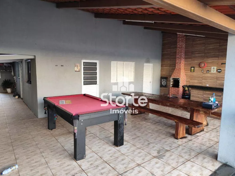 Casa à venda com 3 quartos, 237M2 - Foto 1