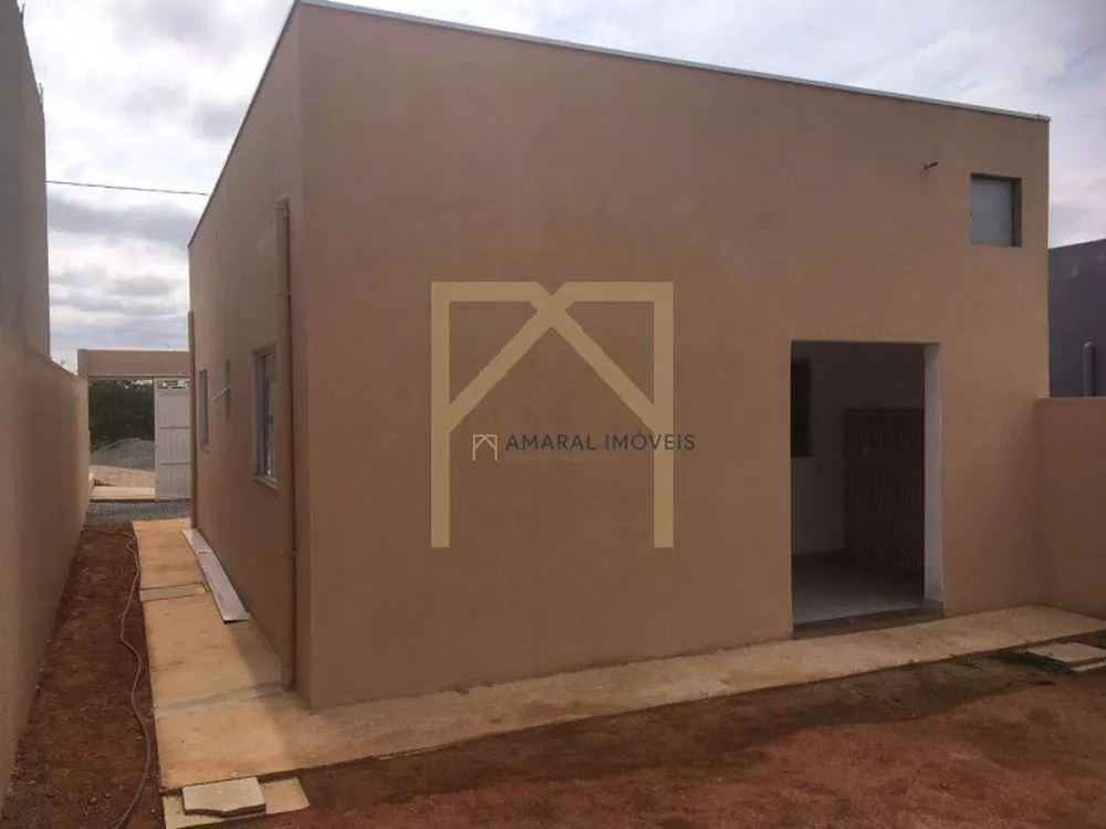 Casa à venda com 2 quartos, 60m² - Foto 3