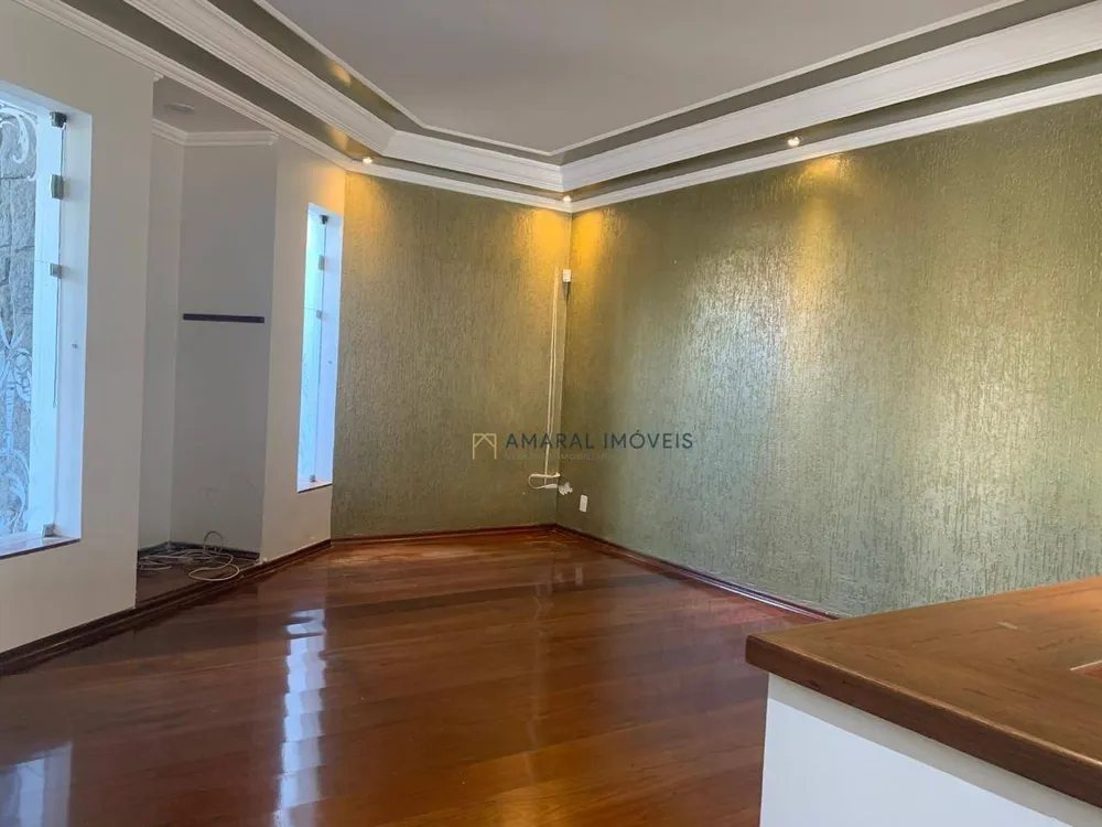 Casa, 6 quartos, 361 m² - Foto 1