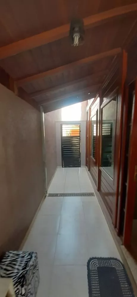 Casa à venda com 3 quartos, 150m² - Foto 2