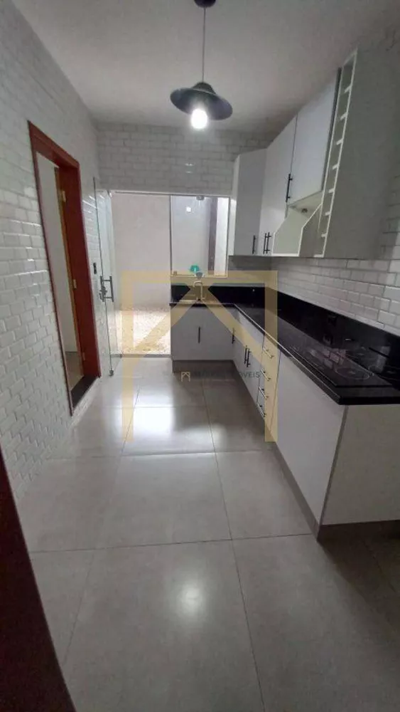 Casa à venda com 3 quartos, 206m² - Foto 4