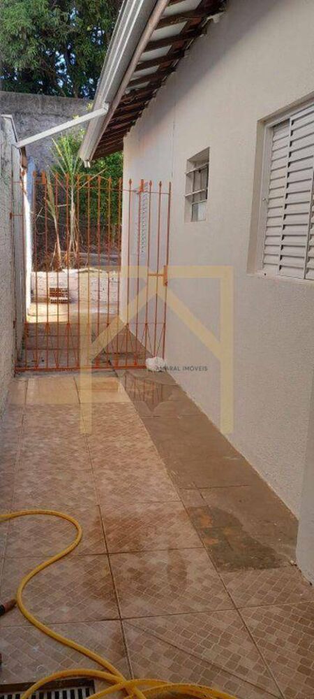 Casa à venda com 3 quartos, 148m² - Foto 1